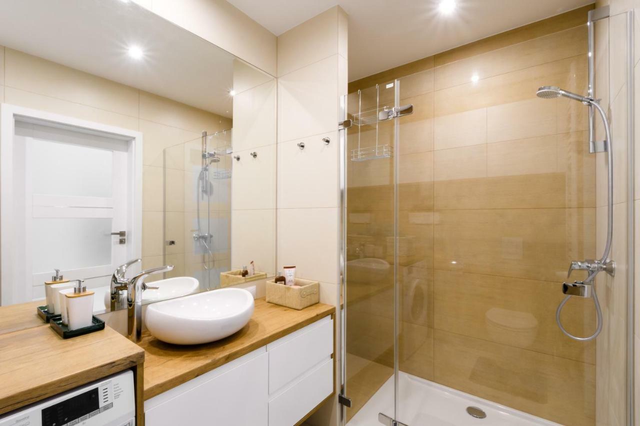 M&R Apartament Airport&Business Deluxe Cybernetyki 17 - Underground Garage - Free Wifi - Netflix - Air Conditioning - Self Check-In, Close By Chopin Airport Varsovia Exterior foto