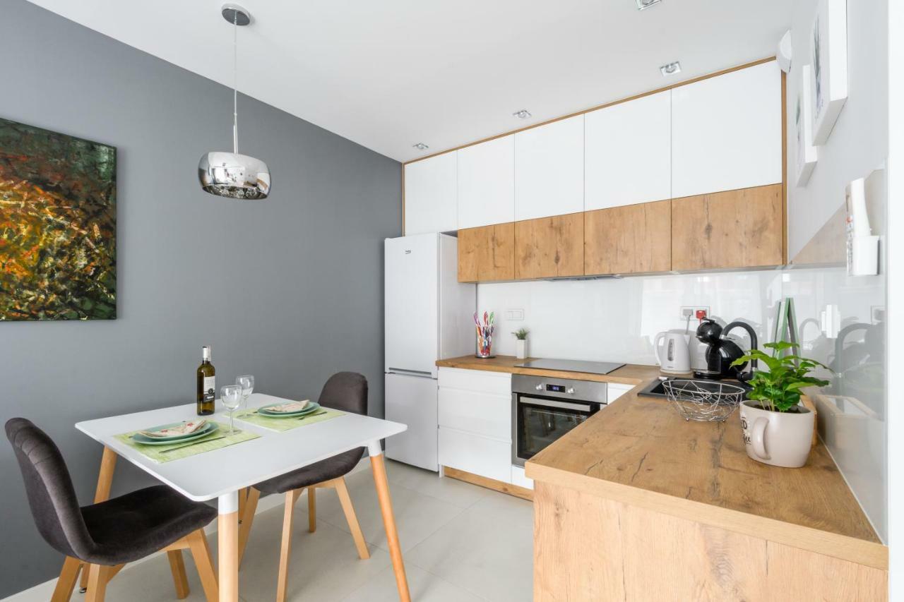 M&R Apartament Airport&Business Deluxe Cybernetyki 17 - Underground Garage - Free Wifi - Netflix - Air Conditioning - Self Check-In, Close By Chopin Airport Varsovia Exterior foto