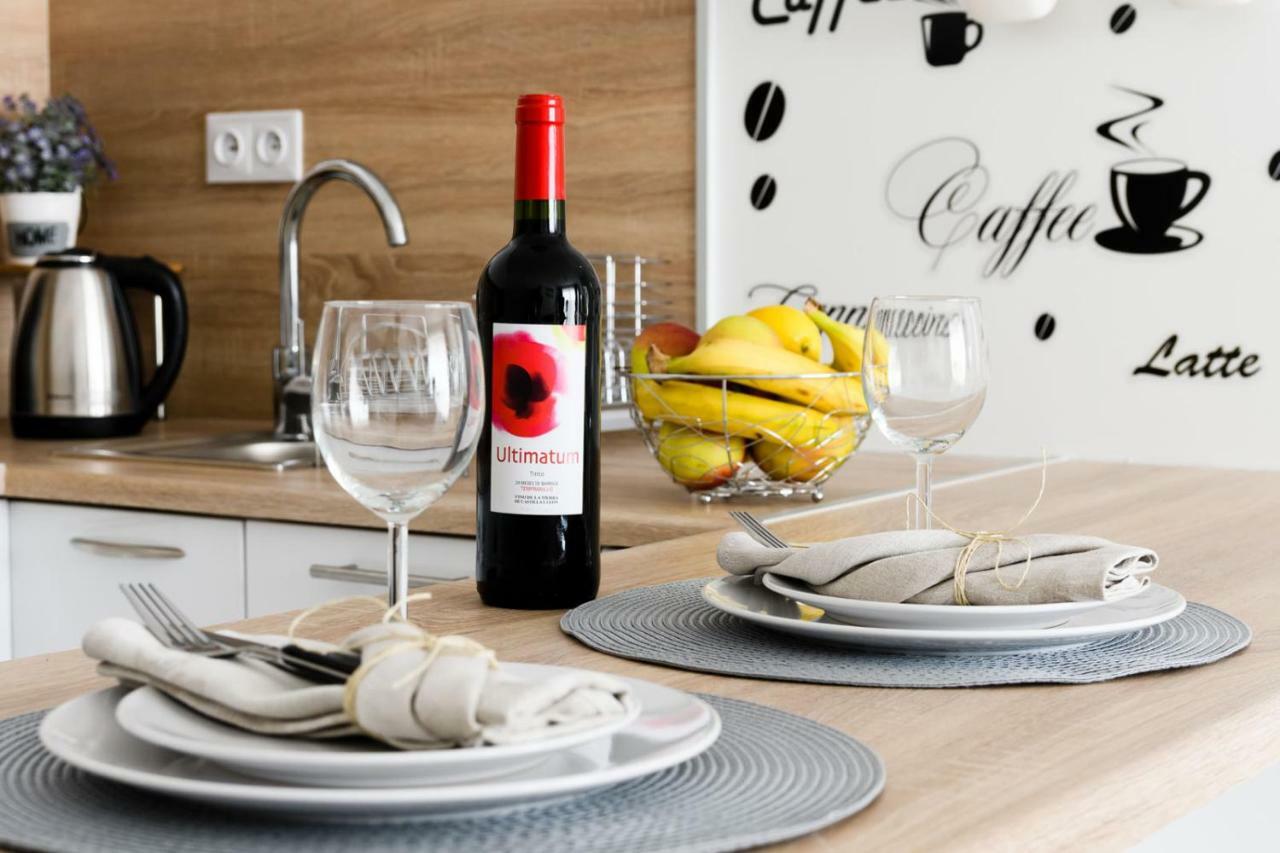 M&R Apartament Airport&Business Deluxe Cybernetyki 17 - Underground Garage - Free Wifi - Netflix - Air Conditioning - Self Check-In, Close By Chopin Airport Varsovia Exterior foto